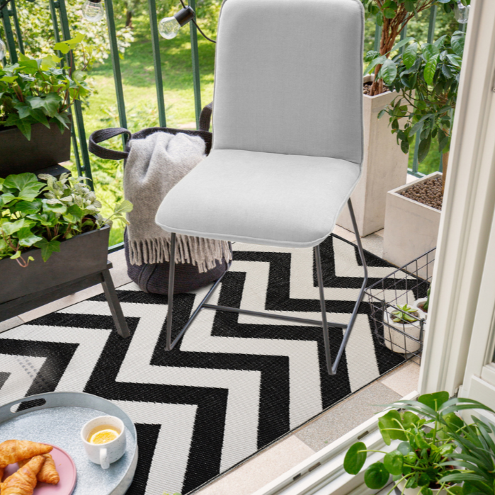 Laguna Black and White Chevron Large Recycled Plastic Rug - Fab Habitat , Recycled Plastic Rugs & Mats,