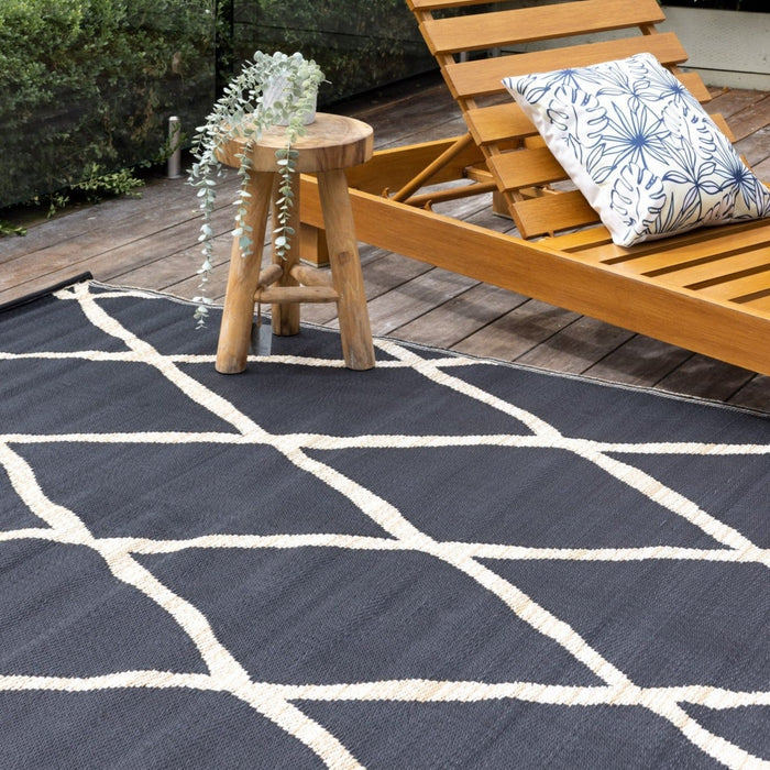 Nairobi Black and Natural Diamond Recycled Plastic Outdoor Rug - Fab Habitat , Recycled Plastic Rugs & Mats,